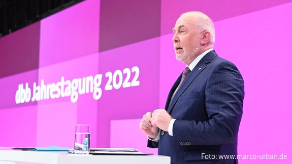 dbb Chef Ulrich Silberbach bei der dbb Jahrestagung 2022 dbb Chef Ulrich Silberbach bei der dbb Jahrestagung 2022
