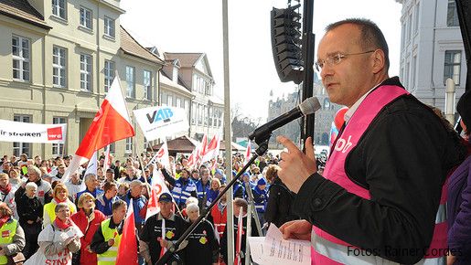 Demonstranten in Schwerin fordern Respekt